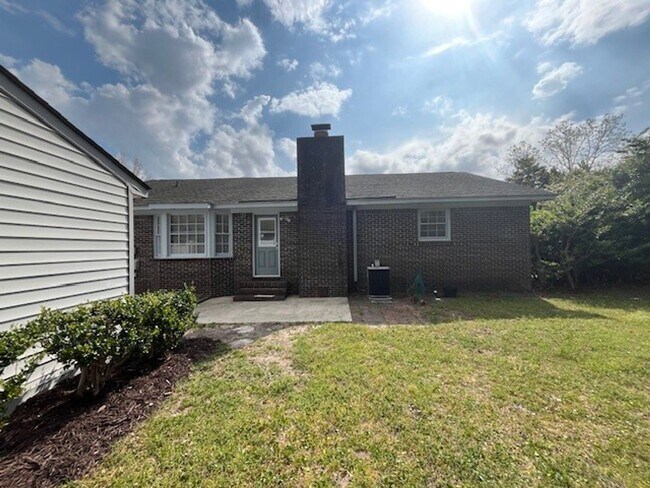Building Photo - Recently updated 3 bedroom 2 bath home in King Grants