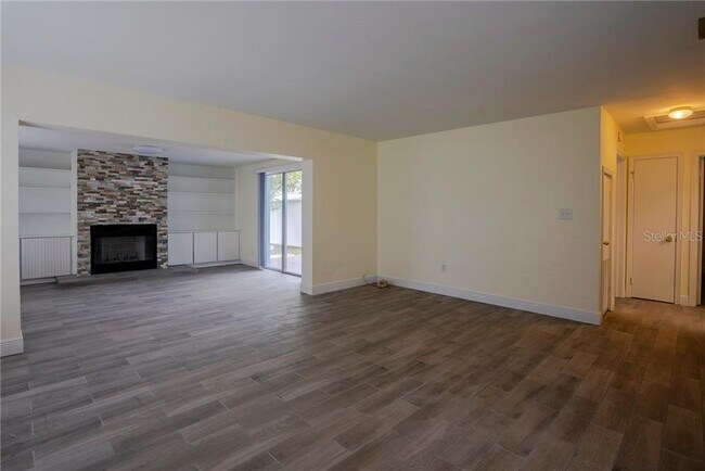 Building Photo - 2476 Del Rio Way