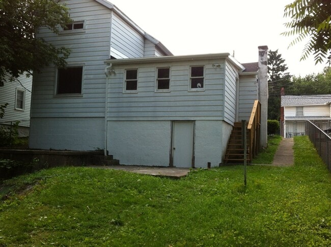 Building Photo - 1076 W Market St