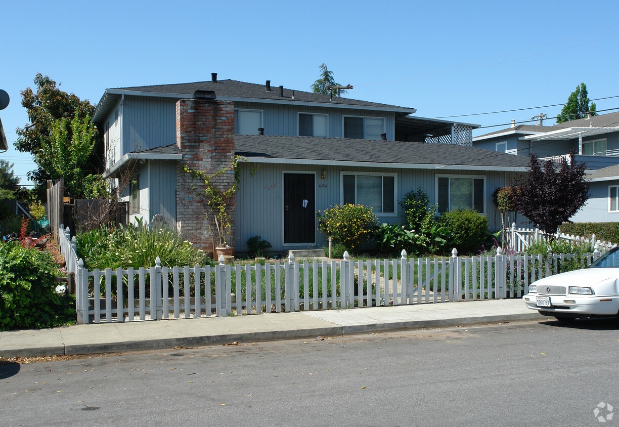 Primary Photo - 646 Azara Pl