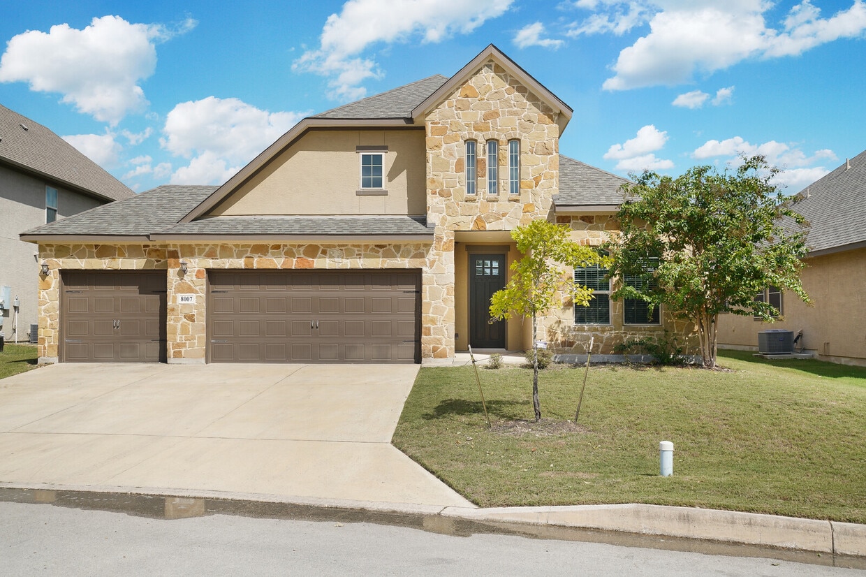 Foto principal - 8007 Cibolo Valley