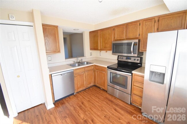 Building Photo - 108 Water Oak Dr