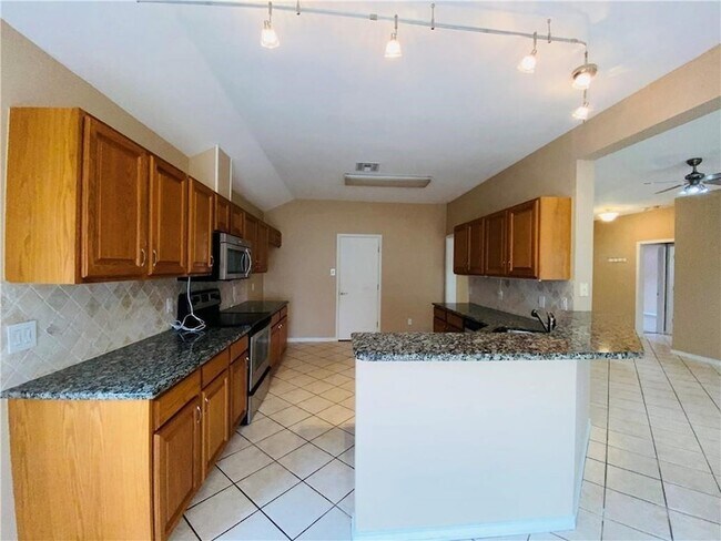 Building Photo - 2104 Westwood Dr