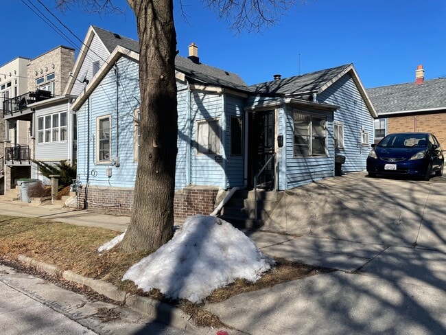 Building Photo - 828 E Pearson St