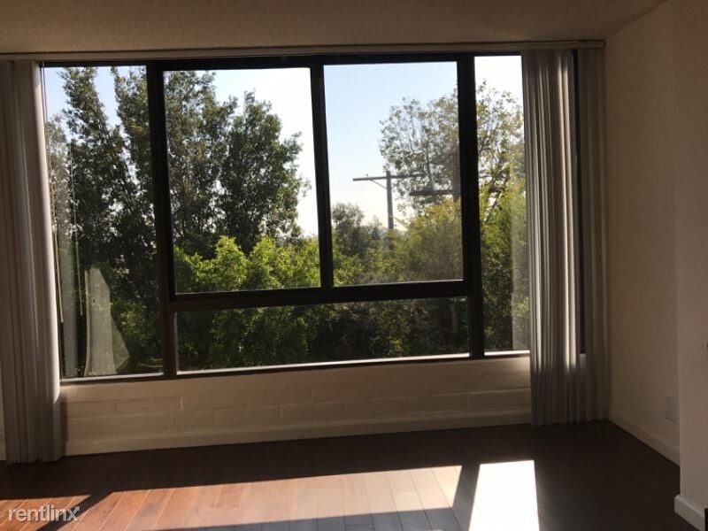 2265 S Beverly Glen Blvd, Los Angeles, CA 90064 - Room for