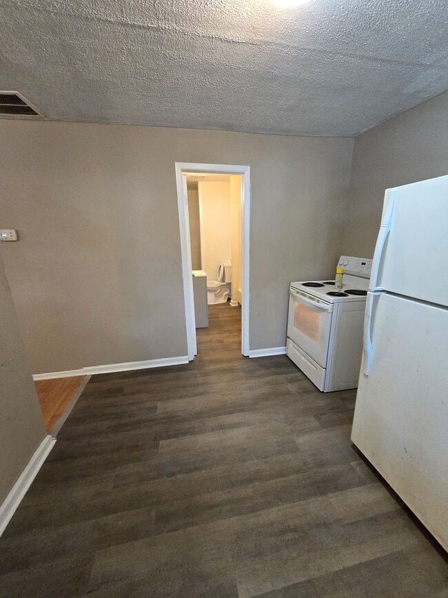 Foto del edificio - Spacious One Bedroom Located near 21st and Lafayette Rd