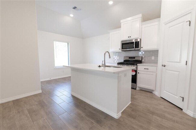 Foto del edificio - Brand New Taber Home + Norman + 3 Bedrooms...