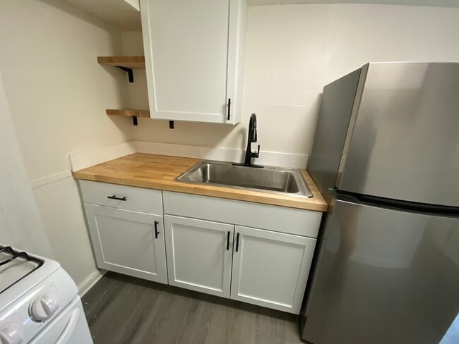 Building Photo - 98 Pennsylvania Ave