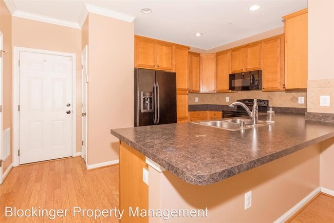 Building Photo - 3 br, 2.5 bath House - 8117 Mission Hill P...