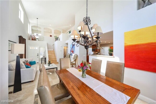Building Photo - 3 br, 2.5 bath House - 60 San Raphael