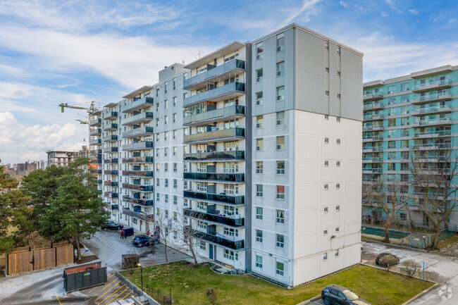 Photo du bâtiment - Embassy Apartment