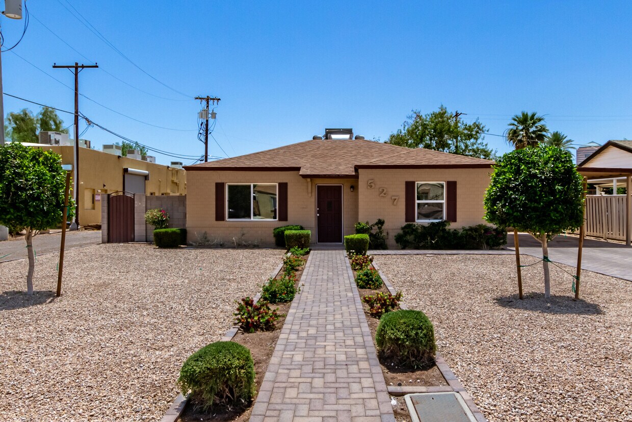 Foto principal - 527 E Whitton Ave