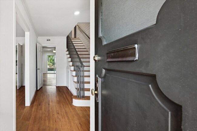 Foto del edificio - 2506 Avalon Pl