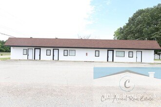 Building Photo - 101 W Hinkley Ave