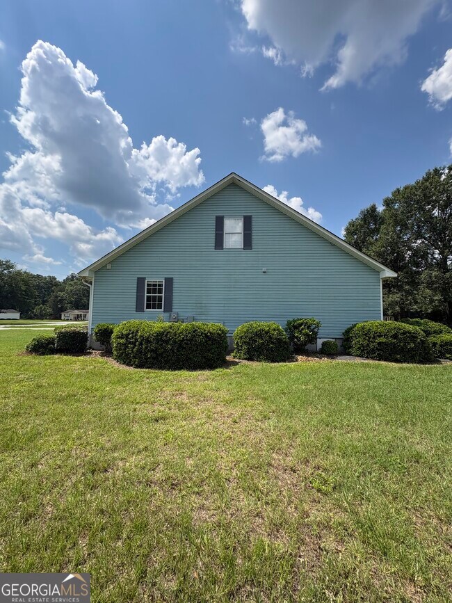 Building Photo - 609 Windcrest Dr
