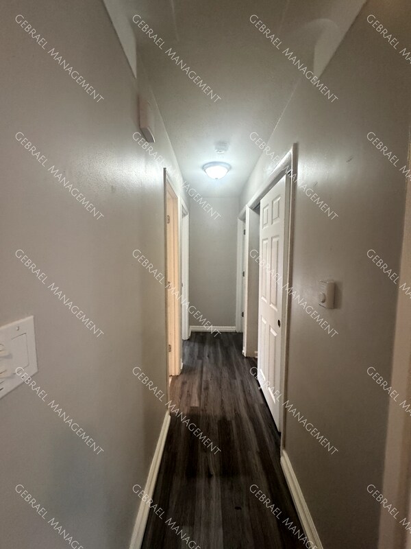 Building Photo - 2494 S Duffield Rd