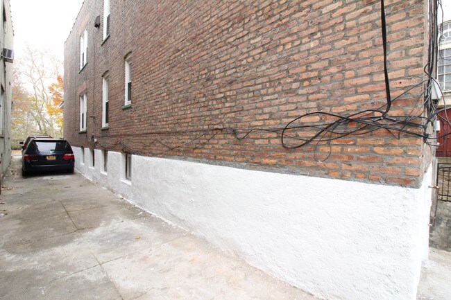 Building Photo - 330 67th St