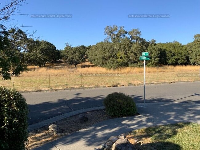 Building Photo - Your New Home Awaits: 3-Bedroom Beauty in ...
