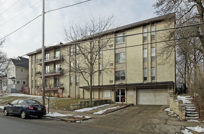 Building Photo - Riverwalk Apartments