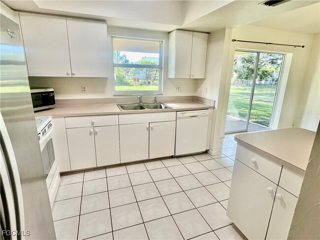 Building Photo - 2110 SE 8th Pl