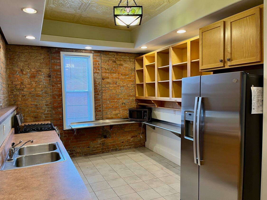 Primary Photo - 108 W Washington St
