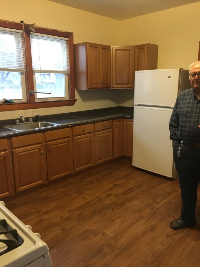 Kitchen - 149 Nilsson St