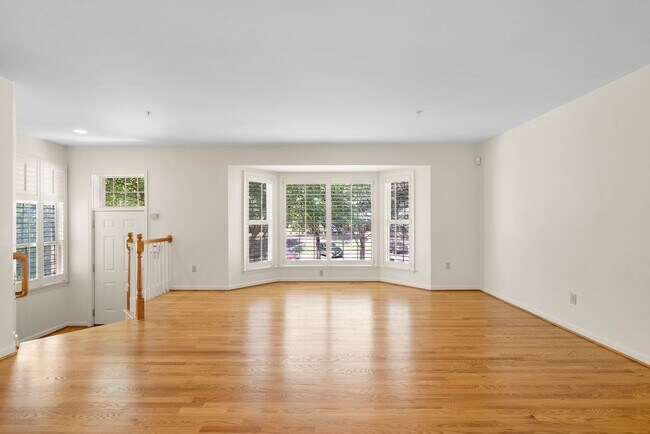 Foto del edificio - 3 Bed 3.5 Bath - Rockville Townhome - 2 Ca...