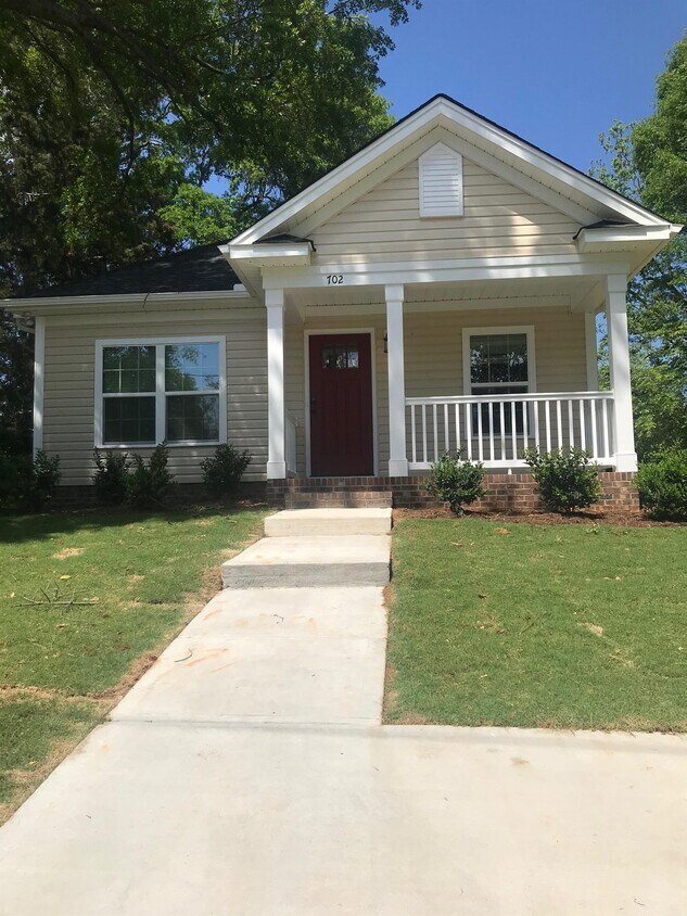 Primary Photo - 702 Saxon Ave
