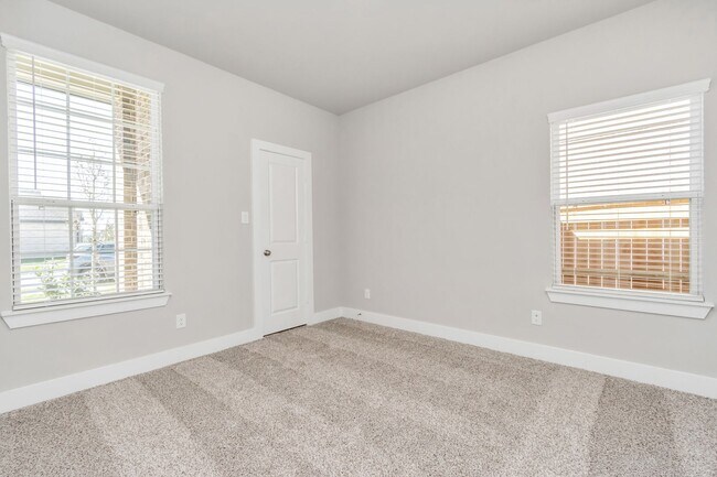 Foto del edificio - Welcome to the Beech — Streamlined Single-Story Living.
