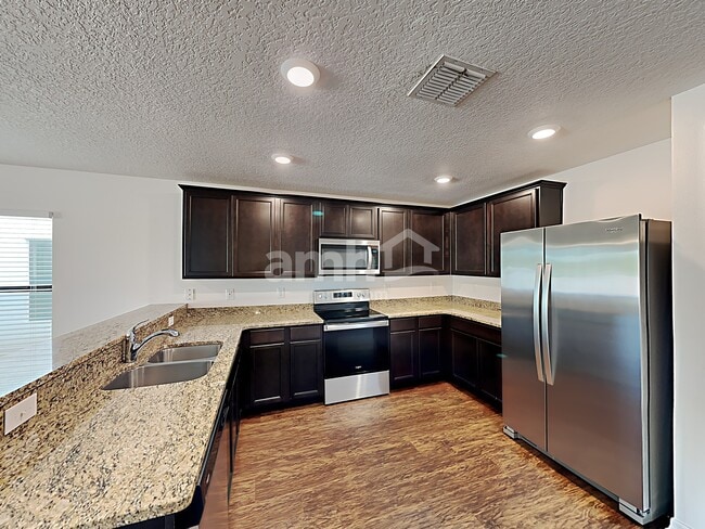 Foto del edificio - 816 Chatham Walk Dr