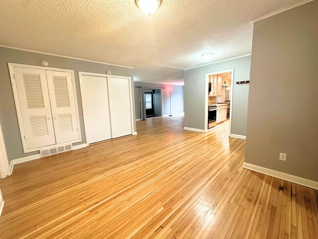 Building Photo - 1073 Ivy Rd