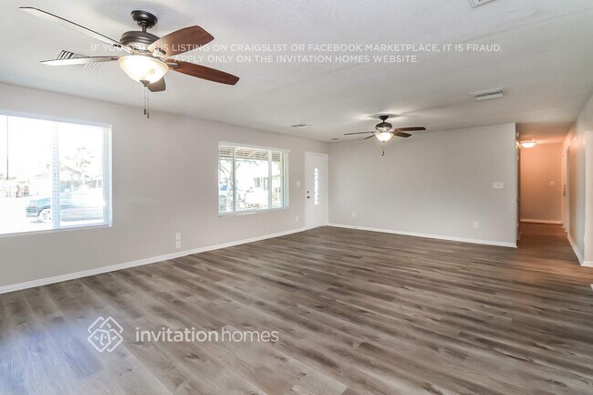 Foto del edificio - 7303 W Comet Ave