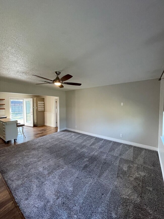 Foto del edificio - Updated 4 Bedroom