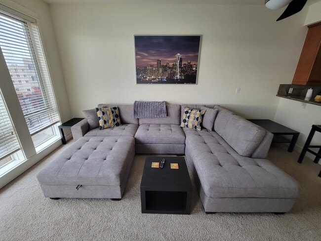 Building Photo - 400 Washington Ave