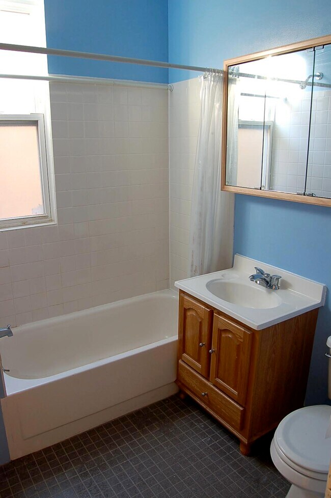 Foto del edificio - 3144 N Ridgeway Ave