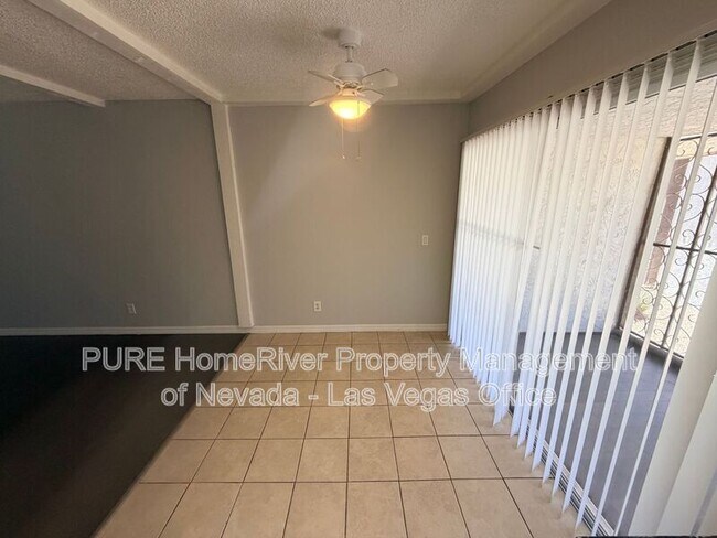 Foto del edificio - 1405 E Vegas Valley Dr