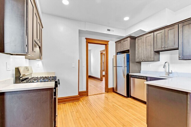 Foto del edificio - 3806 N Greenview Ave