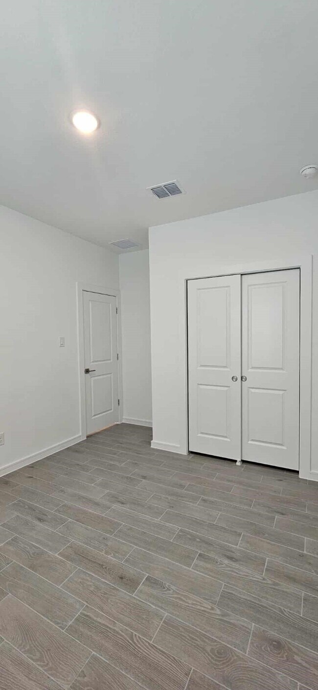 Foto del edificio - 8422 Bay Oaks Dr