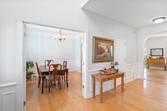 Building Photo - 312 Waterton Way