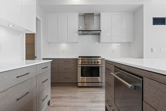 Building Photo - 45500-45500 Market Way