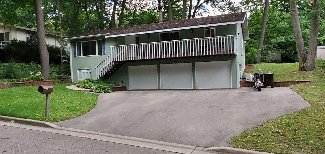 Primary Photo - 155 Forest St
