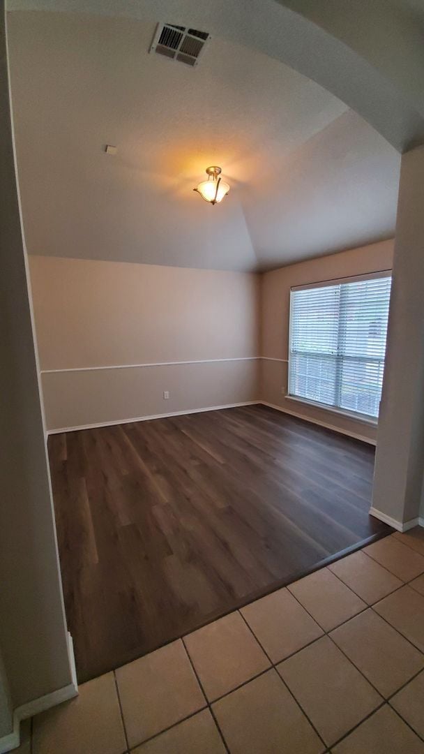 Building Photo - Royal Oaks Addition! (3) Bed + Study! 1800...
