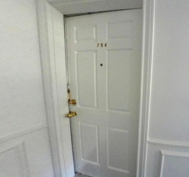 Building Photo - 165 W Rampart Dr