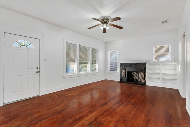 Photo - 5708 Live Oak St House