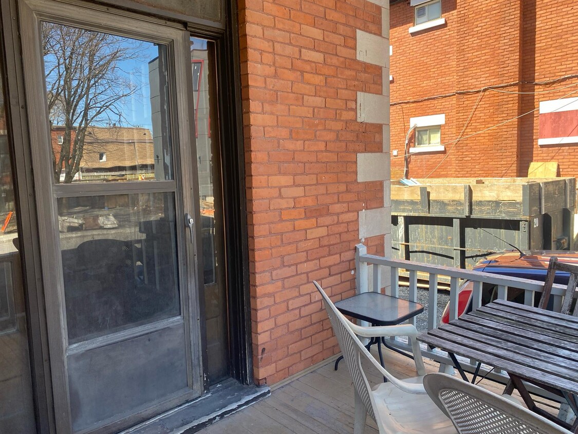 Primary Photo - 362 Friel St