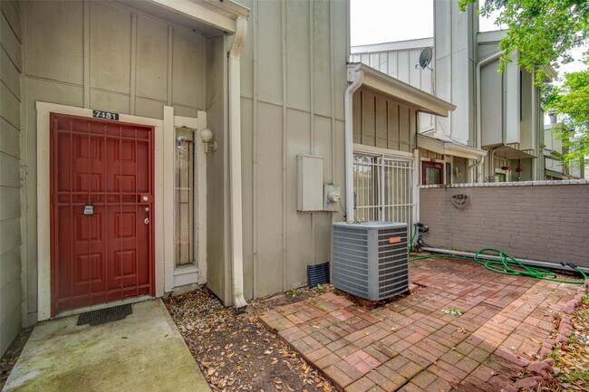 Building Photo - 7131 Brendam Ln