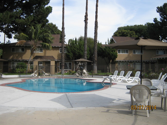 Building Photo - Knott Victoria Apartments, L.L.C.