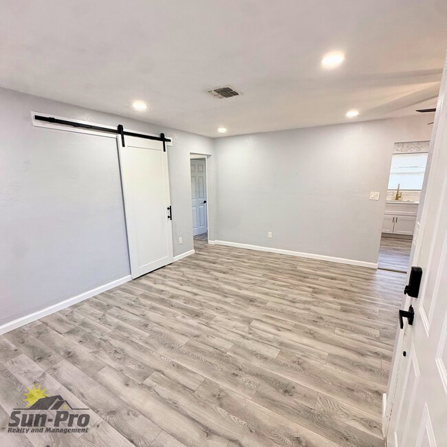 Foto del edificio - 332 S Seneca Blvd