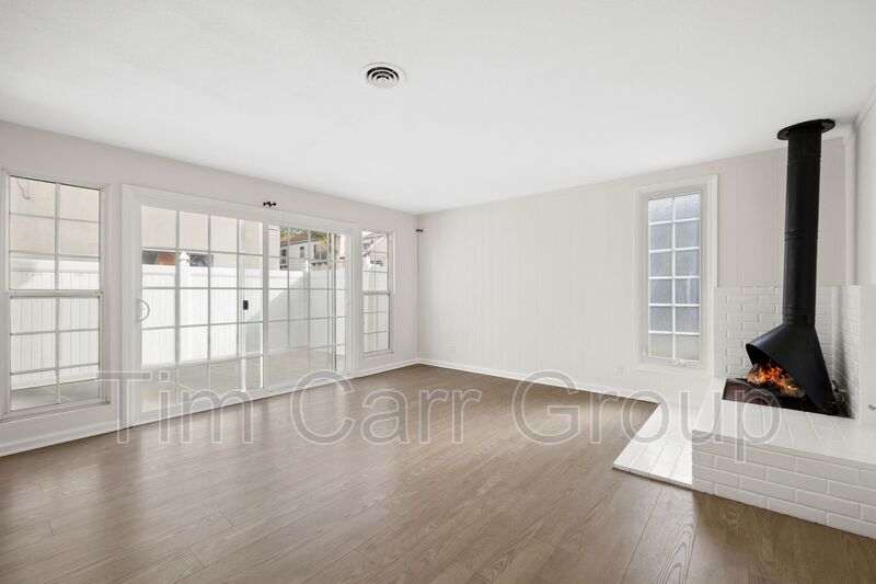 Primary Photo - 331 E Bay St