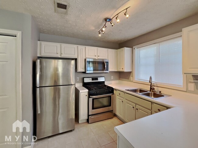 Foto del edificio - 664 Bedford Ct